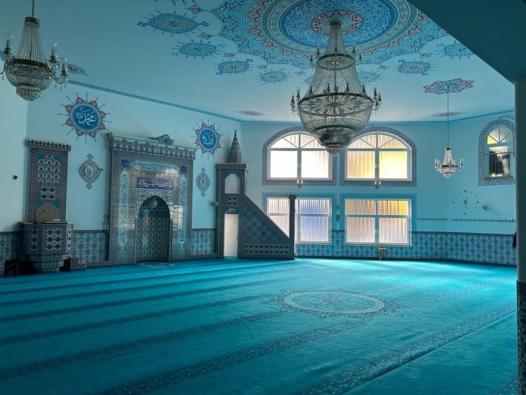 Gebetsraum der Mimar Sinan Moschee