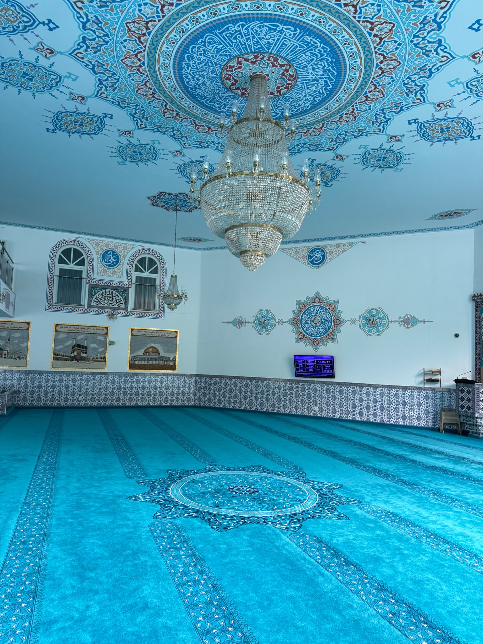 Innenraum der DITIB-Moschee Leverkusen
